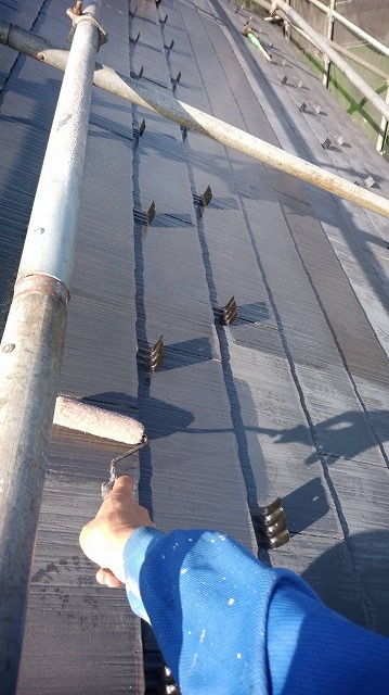 南アルプス市　屋根塗装　下塗り